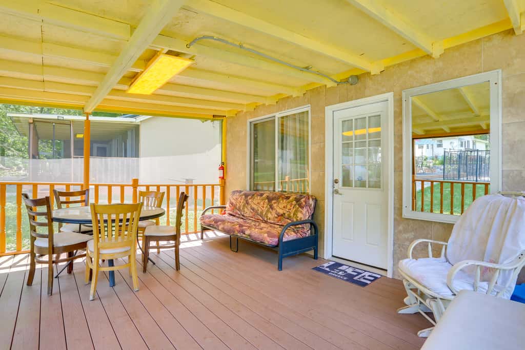 6 Mi to Bethel Woods: Cabin w/ Pool Access