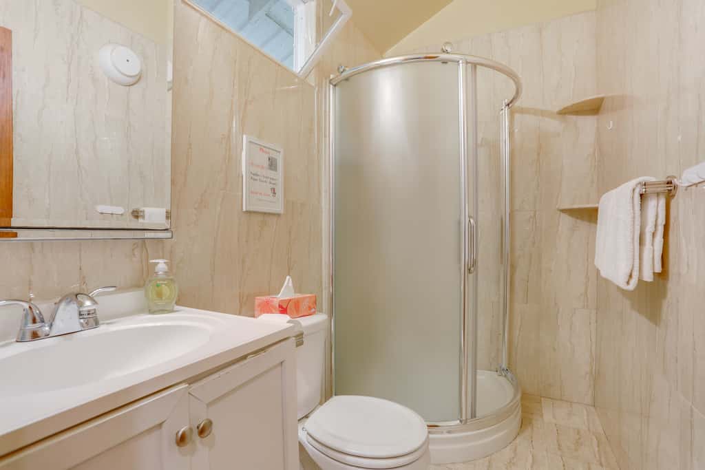6 Mi to Bethel Woods: Cabin w/ Pool Access