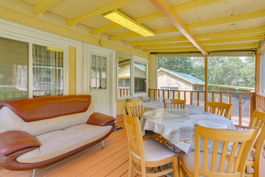 Screened Porch + Fire Pit: Cabin Near Bethel Woods