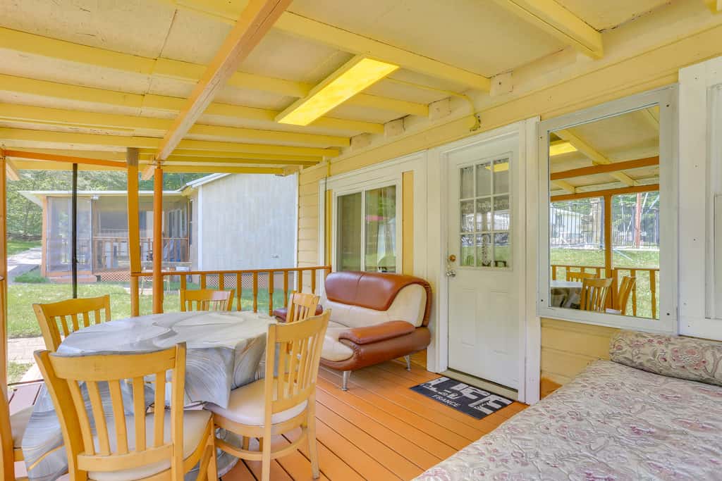 Screened Porch + Fire Pit: Cabin Near Bethel Woods