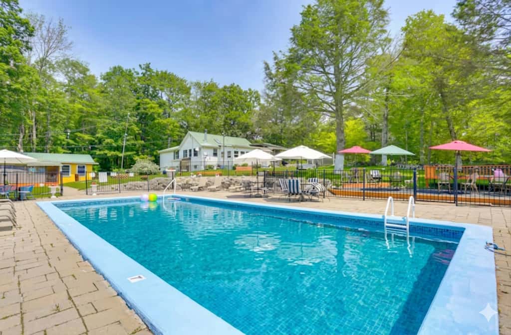 Screened Porch + Fire Pit: Cabin Near Bethel Woods