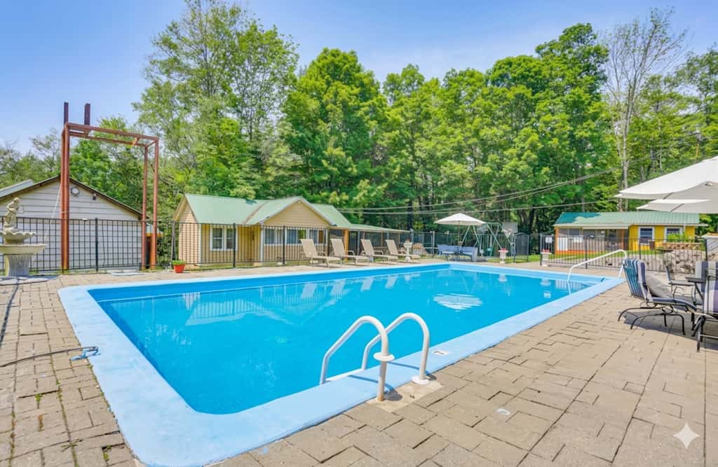 Screened Porch + Fire Pit: Cabin Near Bethel Woods