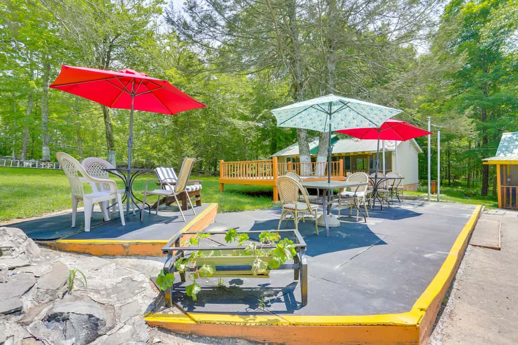 Screened Porch + Fire Pit: Cabin Near Bethel Woods