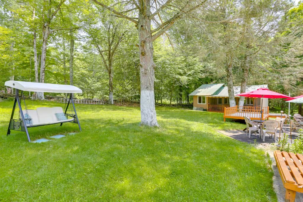 Screened Porch + Fire Pit: Cabin Near Bethel Woods