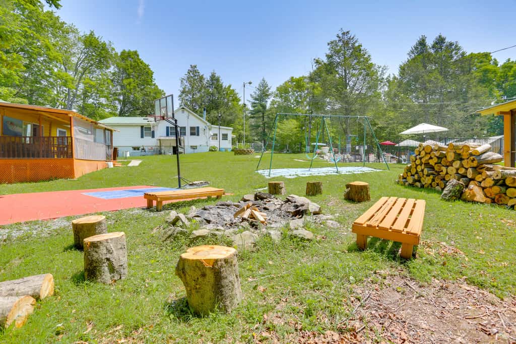 Screened Porch + Fire Pit: Cabin Near Bethel Woods