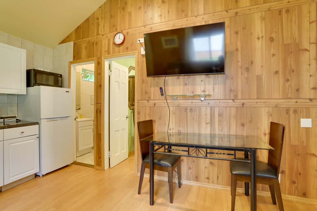 Screened Porch + Fire Pit: Cabin Near Bethel Woods