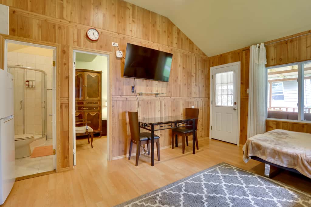 Screened Porch + Fire Pit: Cabin Near Bethel Woods