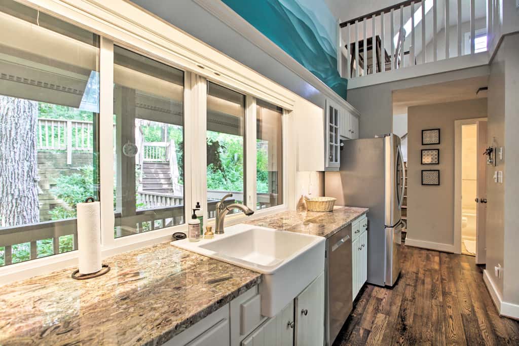 Wintergreen Resort Home w/ 2 Decks + Ski Access!