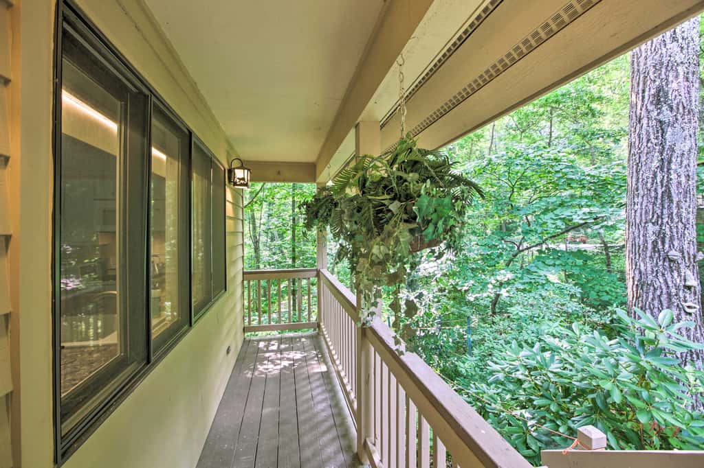 Wintergreen Resort Home w/ 2 Decks + Ski Access!