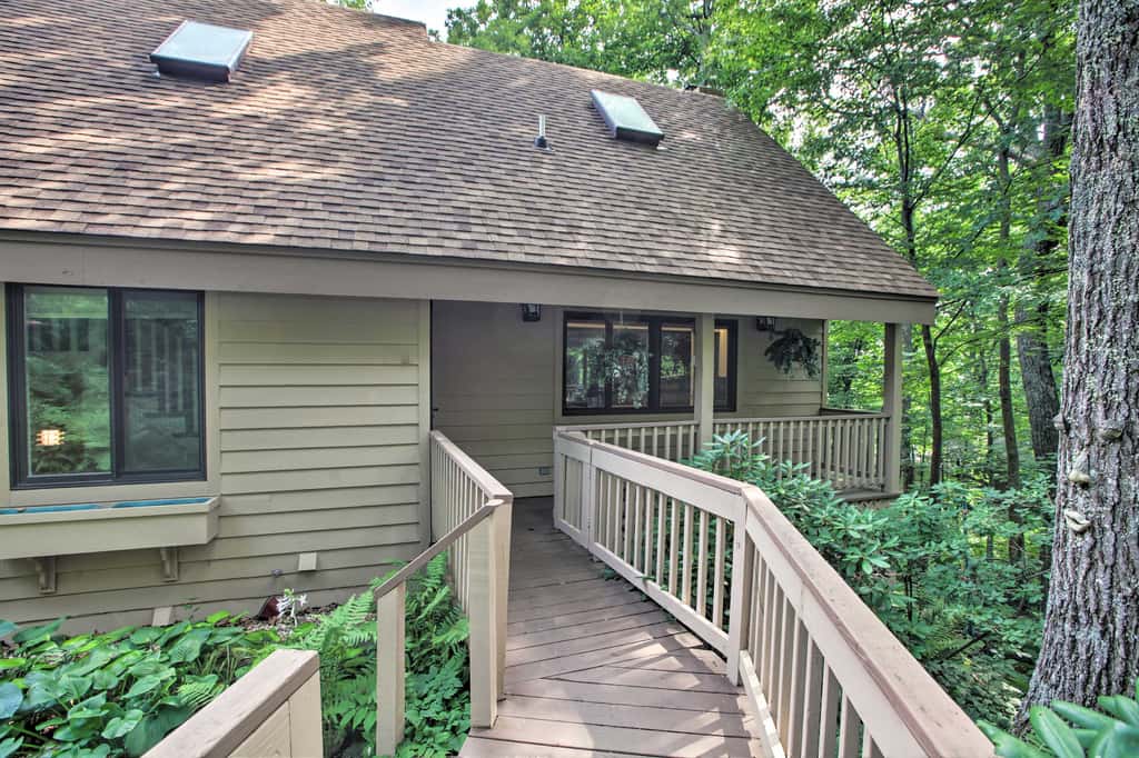 Wintergreen Resort Home w/ 2 Decks + Ski Access!