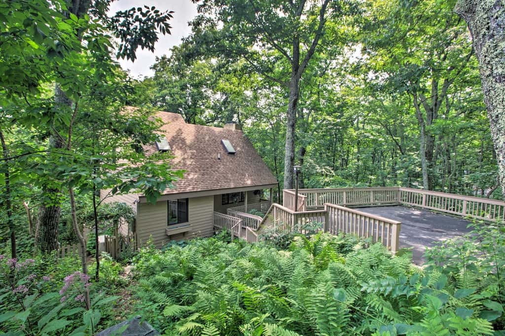 Wintergreen Resort Home w/ 2 Decks + Ski Access!