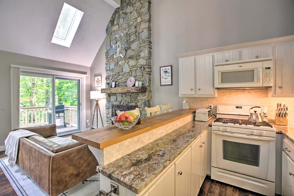 Wintergreen Resort Home w/ 2 Decks + Ski Access!