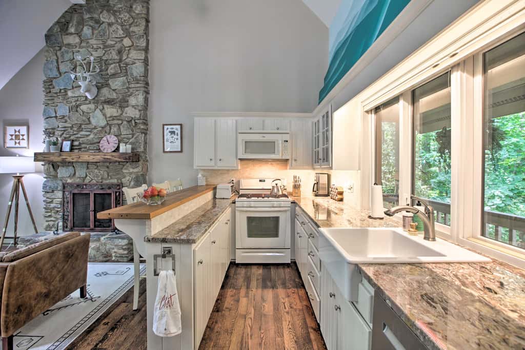 Wintergreen Resort Home w/ 2 Decks + Ski Access!