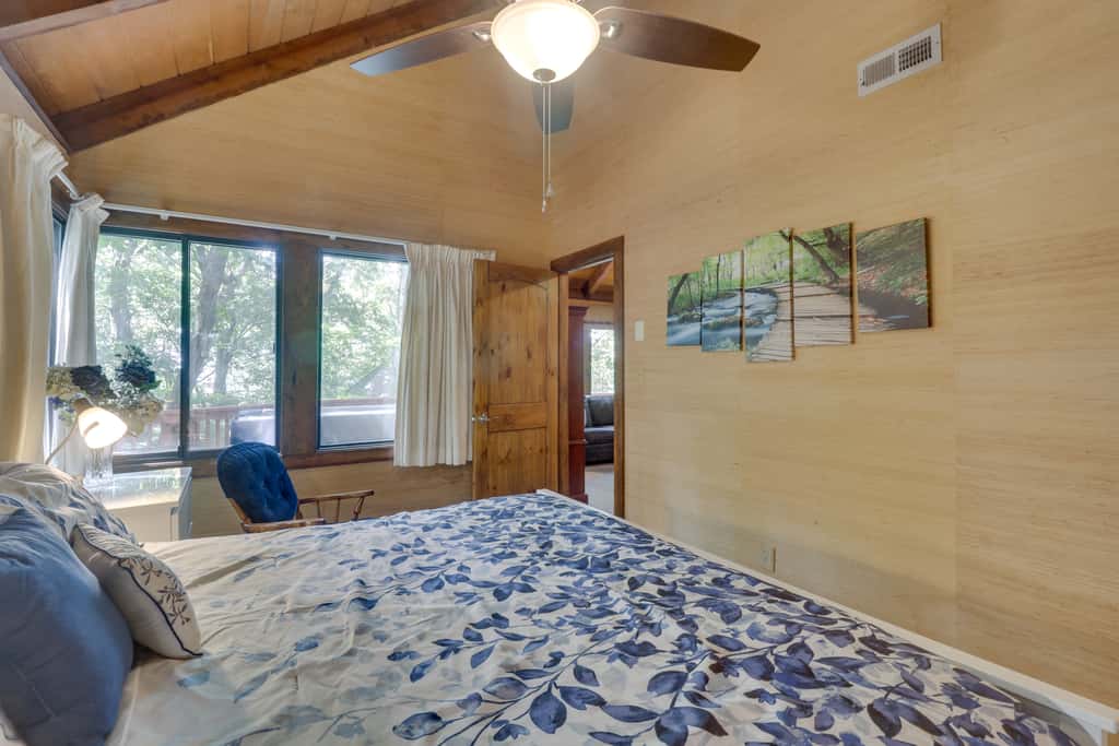 Wintergreen Home w/ Hot Tub, Deck & Mountain Views