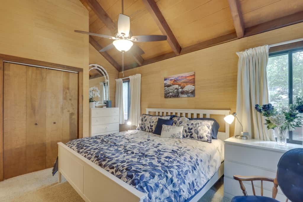 Wintergreen Home w/ Hot Tub, Deck & Mountain Views