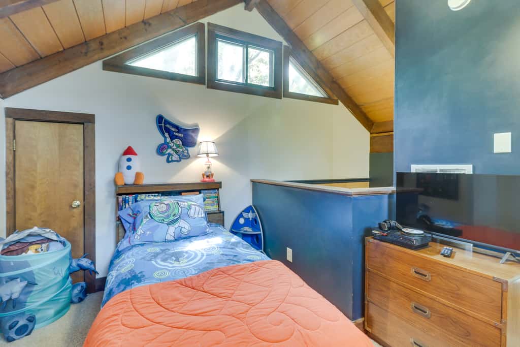 Wintergreen Home w/ Hot Tub, Deck & Mountain Views