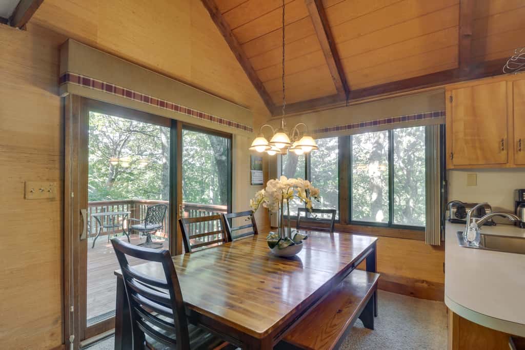Wintergreen Home w/ Hot Tub, Deck & Mountain Views