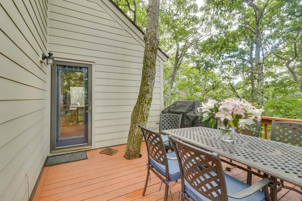 Wintergreen Home w/ Hot Tub, Deck & Mountain Views