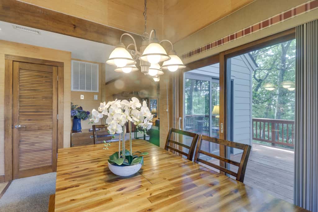 Wintergreen Home w/ Hot Tub, Deck & Mountain Views