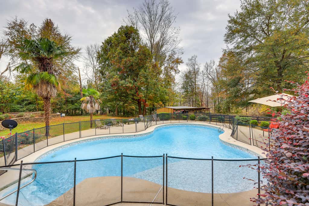Spacious Stockbridge Manor: Pool Table, 2 Kitchens
