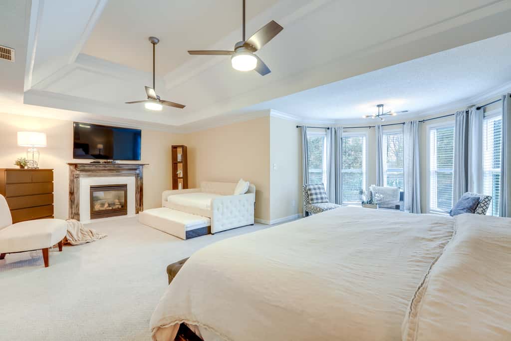 Spacious Stockbridge Manor: Pool Table, 2 Kitchens
