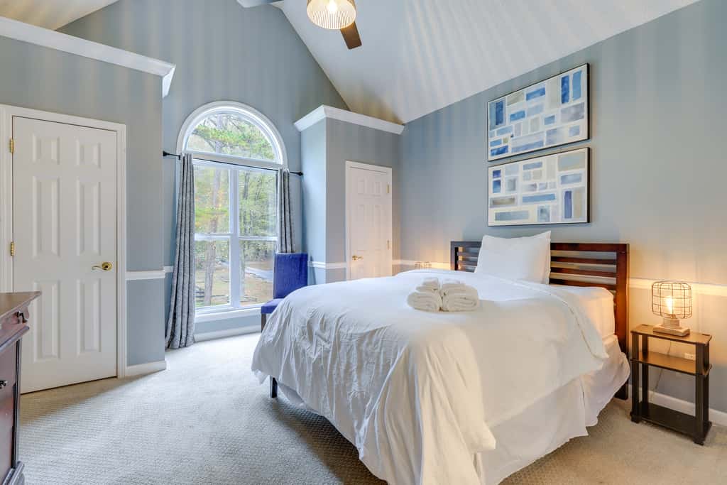 Spacious Stockbridge Manor: Pool Table, 2 Kitchens