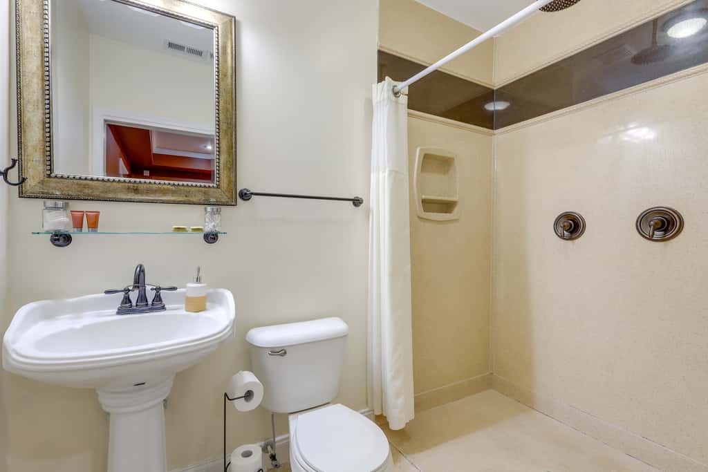 Spacious Stockbridge Manor: Pool Table, 2 Kitchens