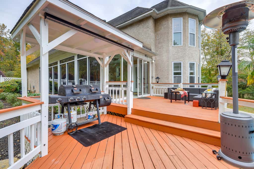 Spacious Stockbridge Manor: Pool Table, 2 Kitchens