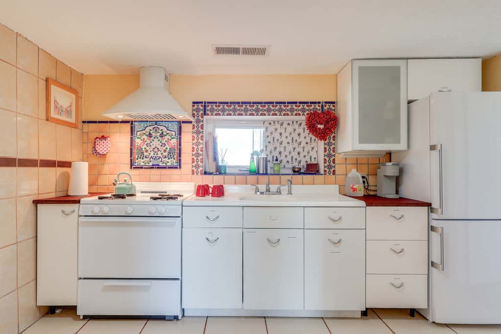 Walk Downtown: Authentic Adobe Home in Las Cruces!