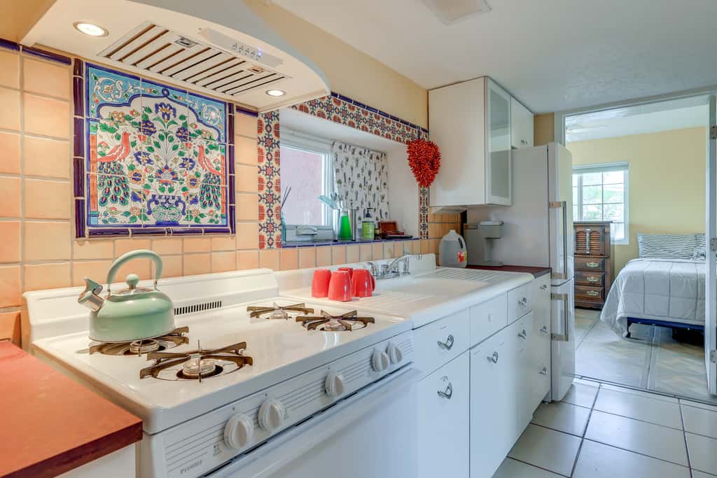 Walk Downtown: Authentic Adobe Home in Las Cruces!