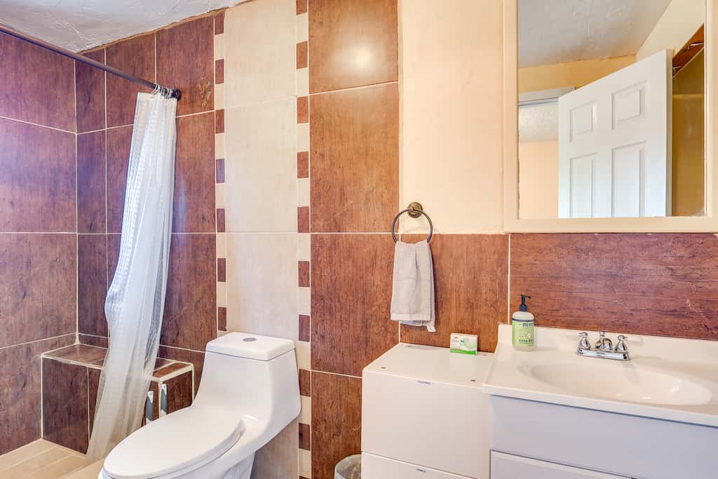 Walk Downtown: Authentic Adobe Home in Las Cruces!
