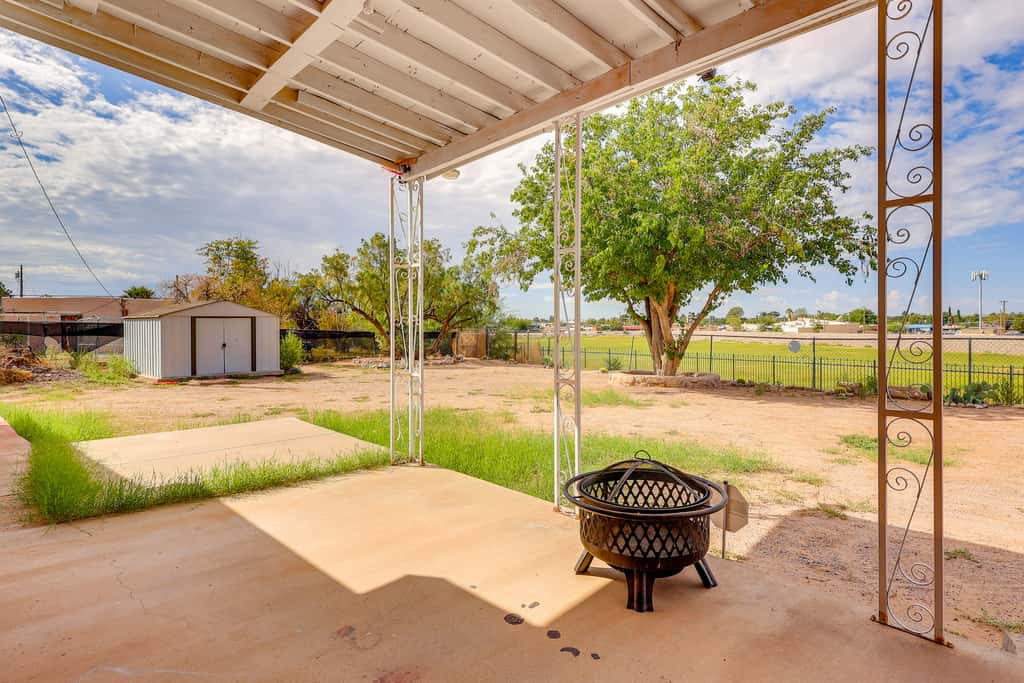 Walk Downtown: Authentic Adobe Home in Las Cruces!