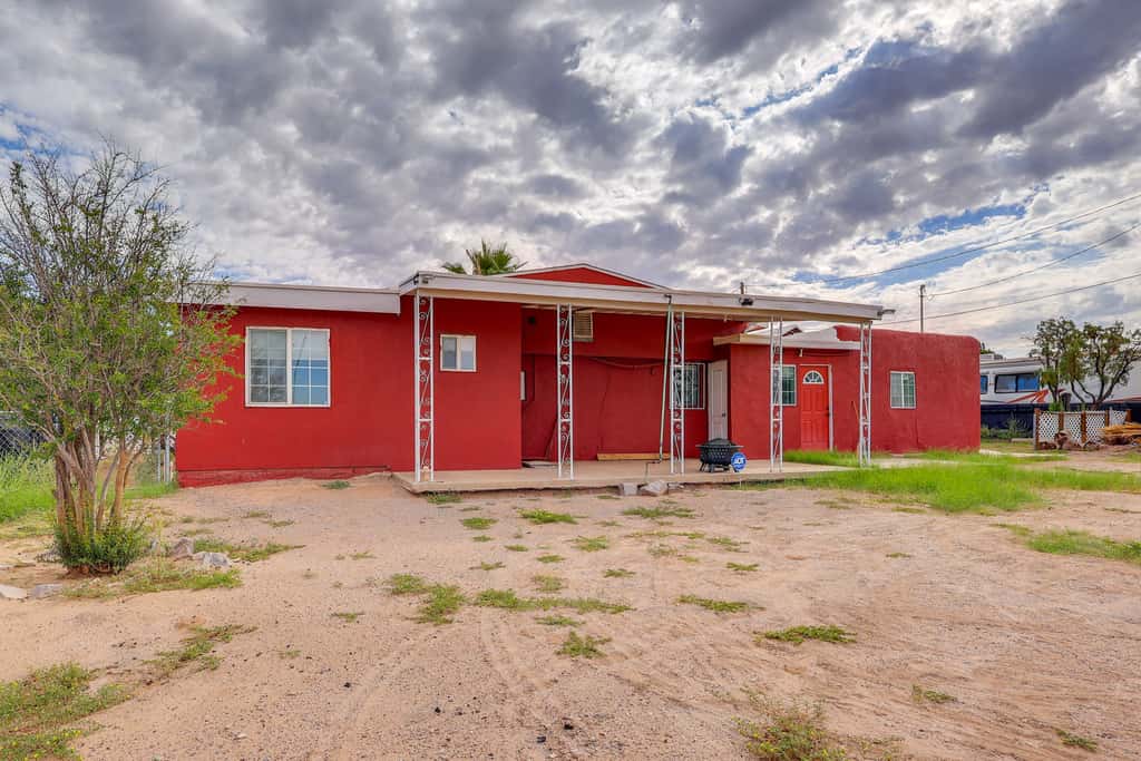Walk Downtown: Authentic Adobe Home in Las Cruces!
