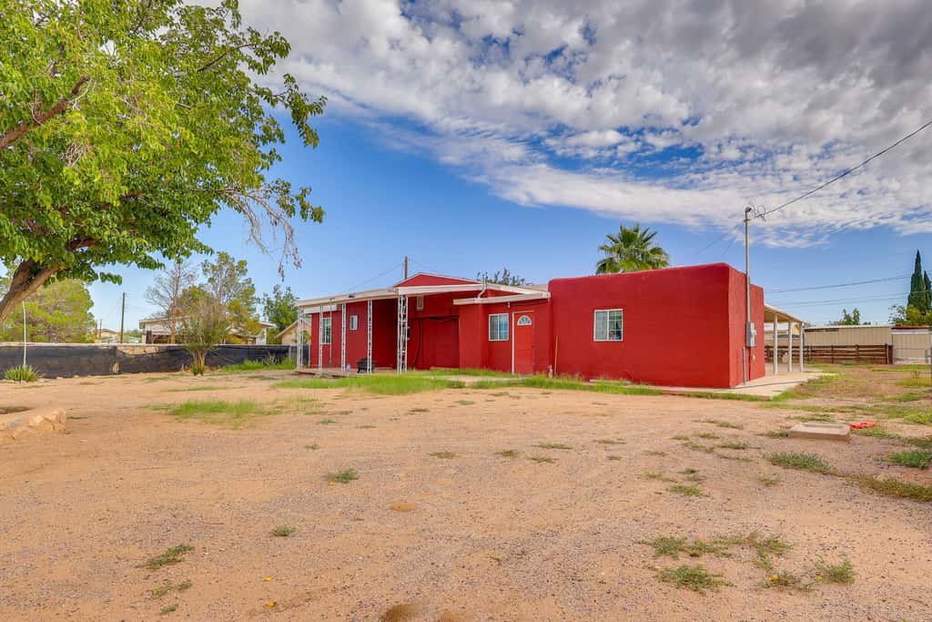 Walk Downtown: Authentic Adobe Home in Las Cruces!