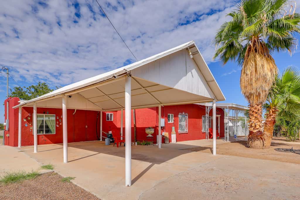 Walk Downtown: Authentic Adobe Home in Las Cruces!