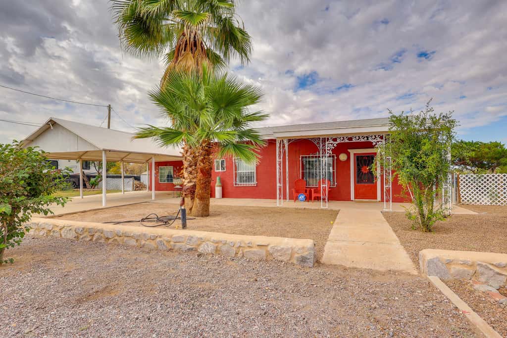 Walk Downtown: Authentic Adobe Home in Las Cruces!