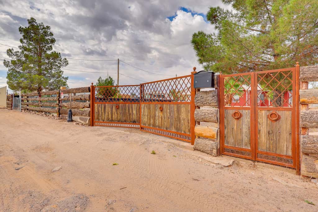 Walk Downtown: Authentic Adobe Home in Las Cruces!