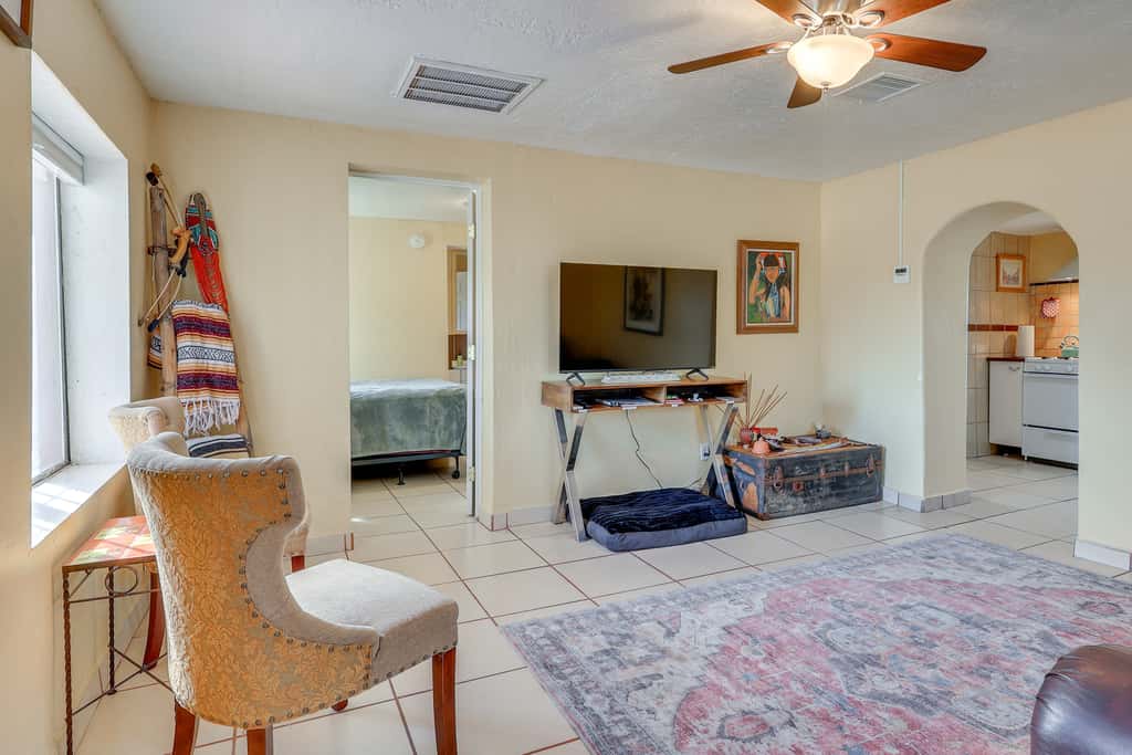 Walk Downtown: Authentic Adobe Home in Las Cruces!