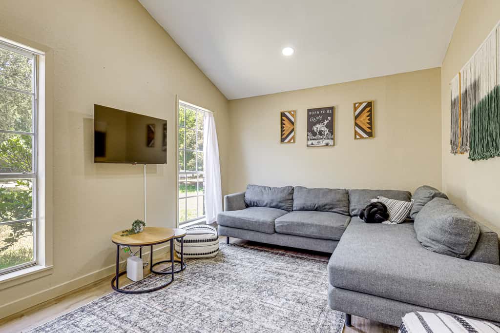 3 Mi to Dtwn Temple: Group-Ready Home w/ Yard