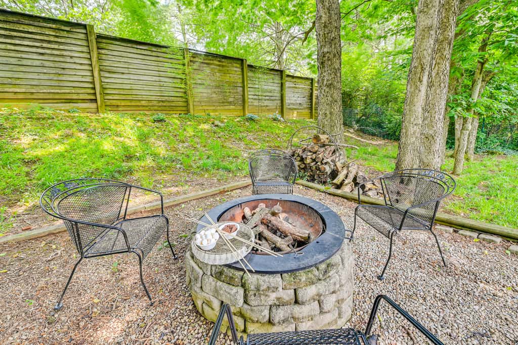 Family Home w/ Ping-Pong & Fire Pit in Lexington