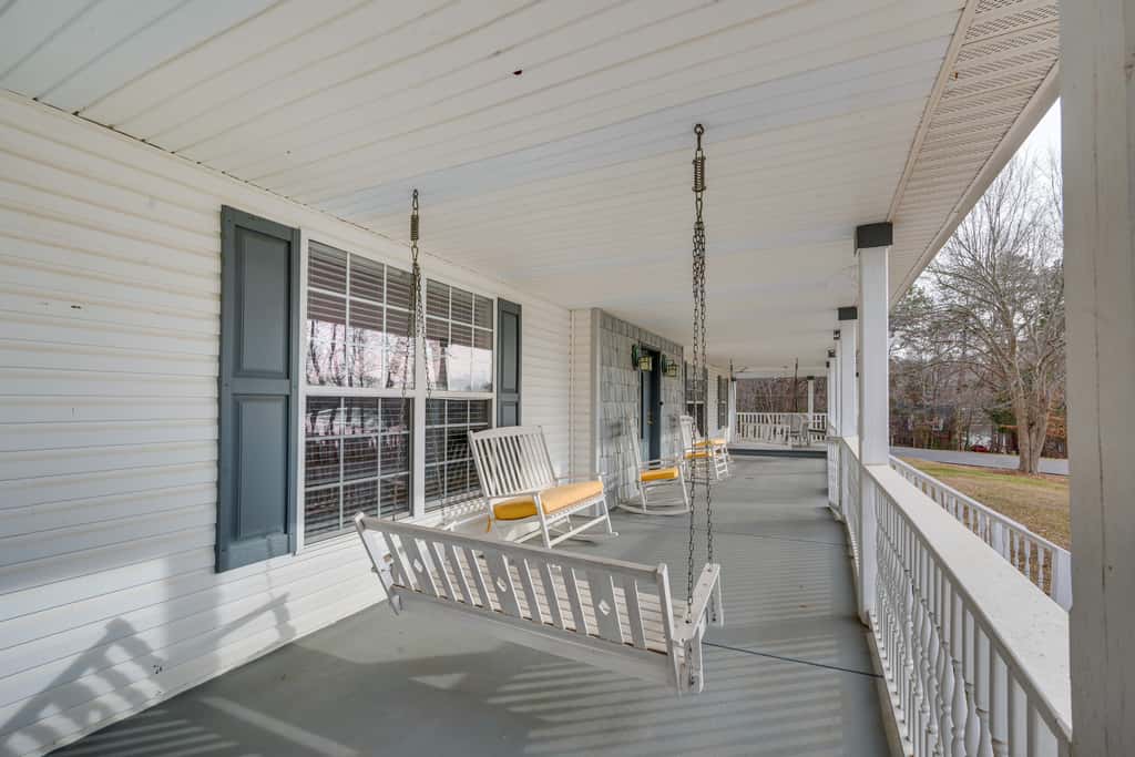 Spacious Mooresville Home w/ Lake Norman View!