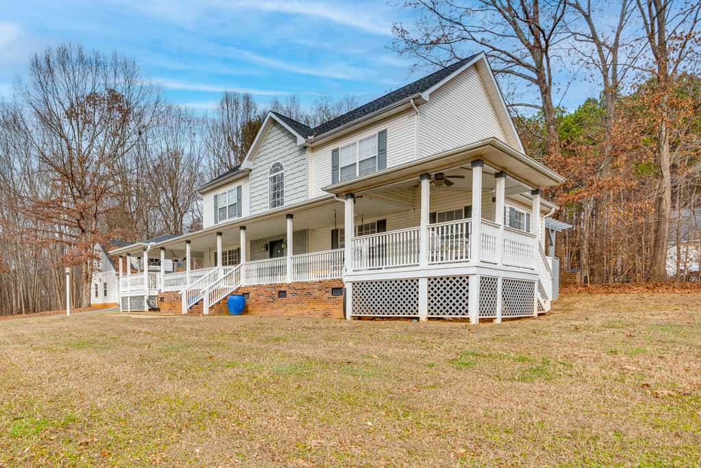 Spacious Mooresville Home w/ Lake Norman View!
