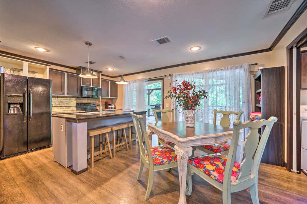 Pet-Friendly Home w/ Deck in Broken Bow!