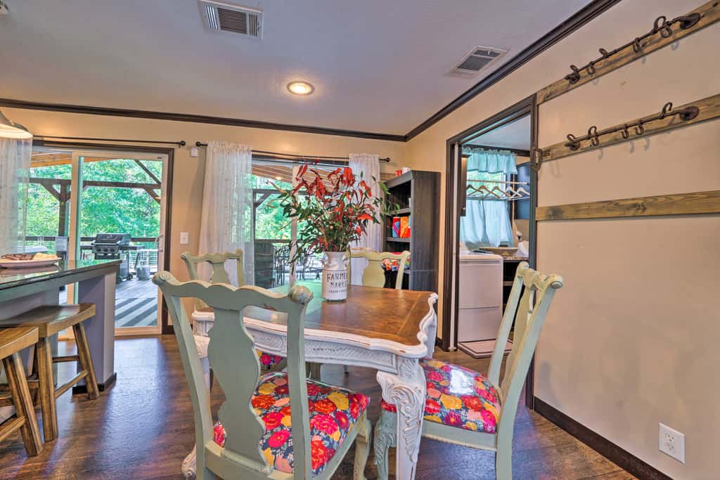 Pet-Friendly Home w/ Deck in Broken Bow!
