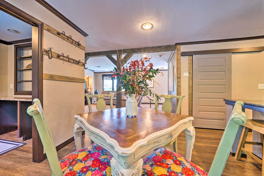 Pet-Friendly Home w/ Deck in Broken Bow!