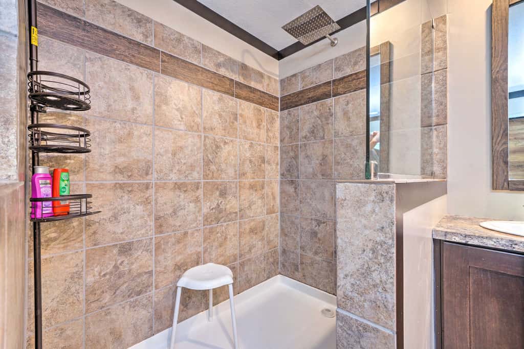 Pet-Friendly Home w/ Deck in Broken Bow!