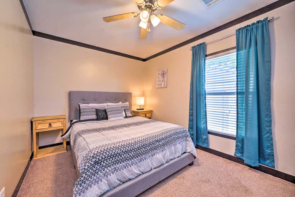 Pet-Friendly Home w/ Deck in Broken Bow!