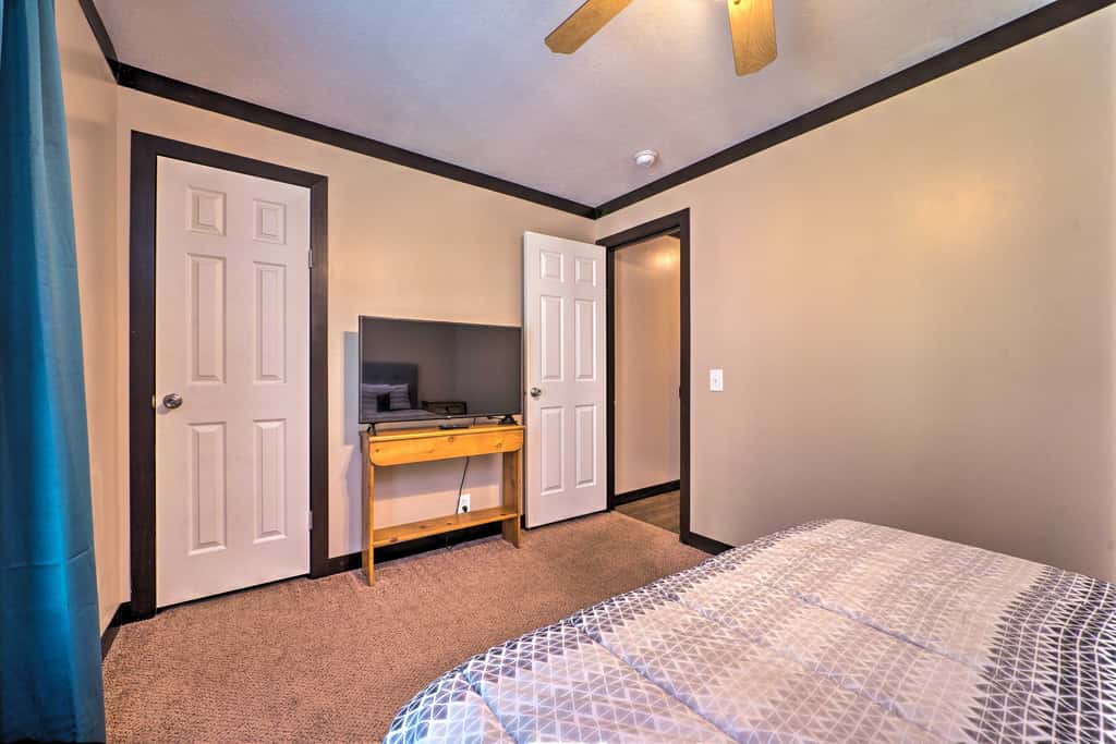 Pet-Friendly Home w/ Deck in Broken Bow!