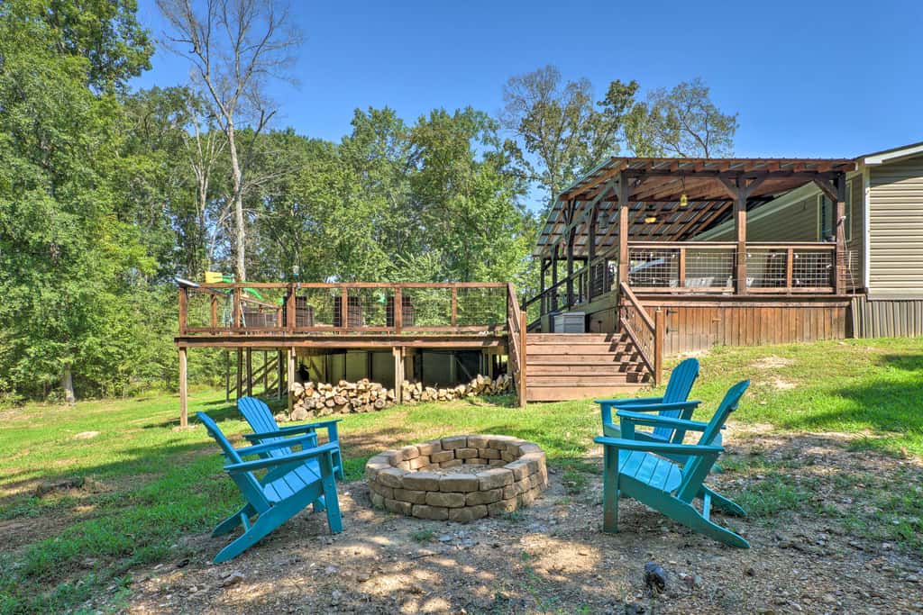 Pet-Friendly Home w/ Deck in Broken Bow!