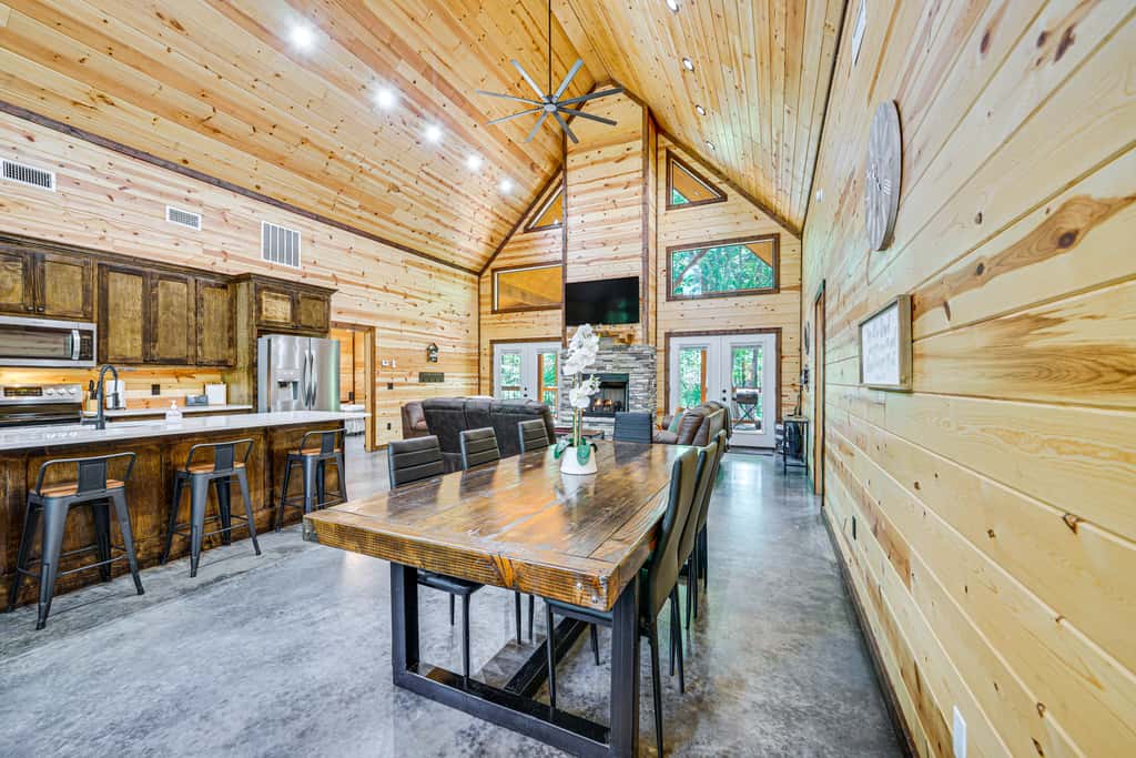 Private Hot Tub: Luxe Cabin in Broken Bow!